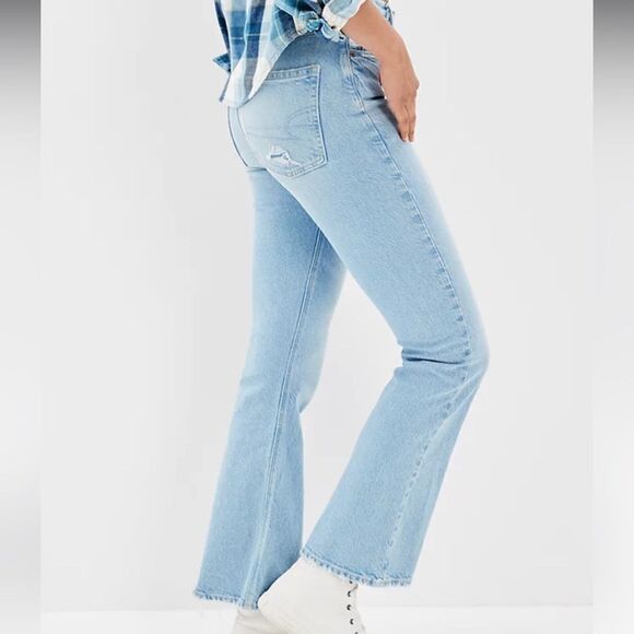 AMERICAN EAGLE Women’s Light Wash 90s Flare Destroyed Denim Jeans Sz 14 - Picture 14 of 14